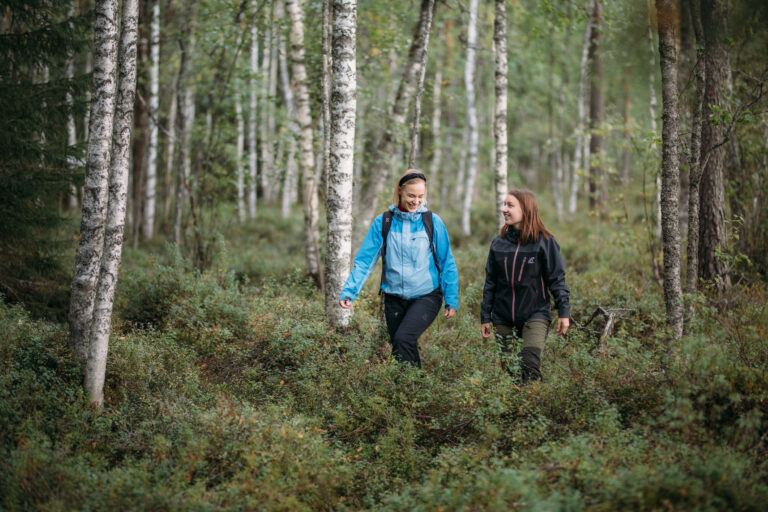 Two women walking in a forest/Kaksi naista kävelemässä metsässä