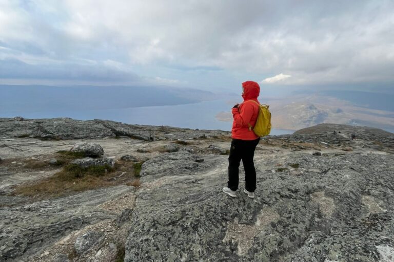 Petra Katajisto tunturimaisemassa.