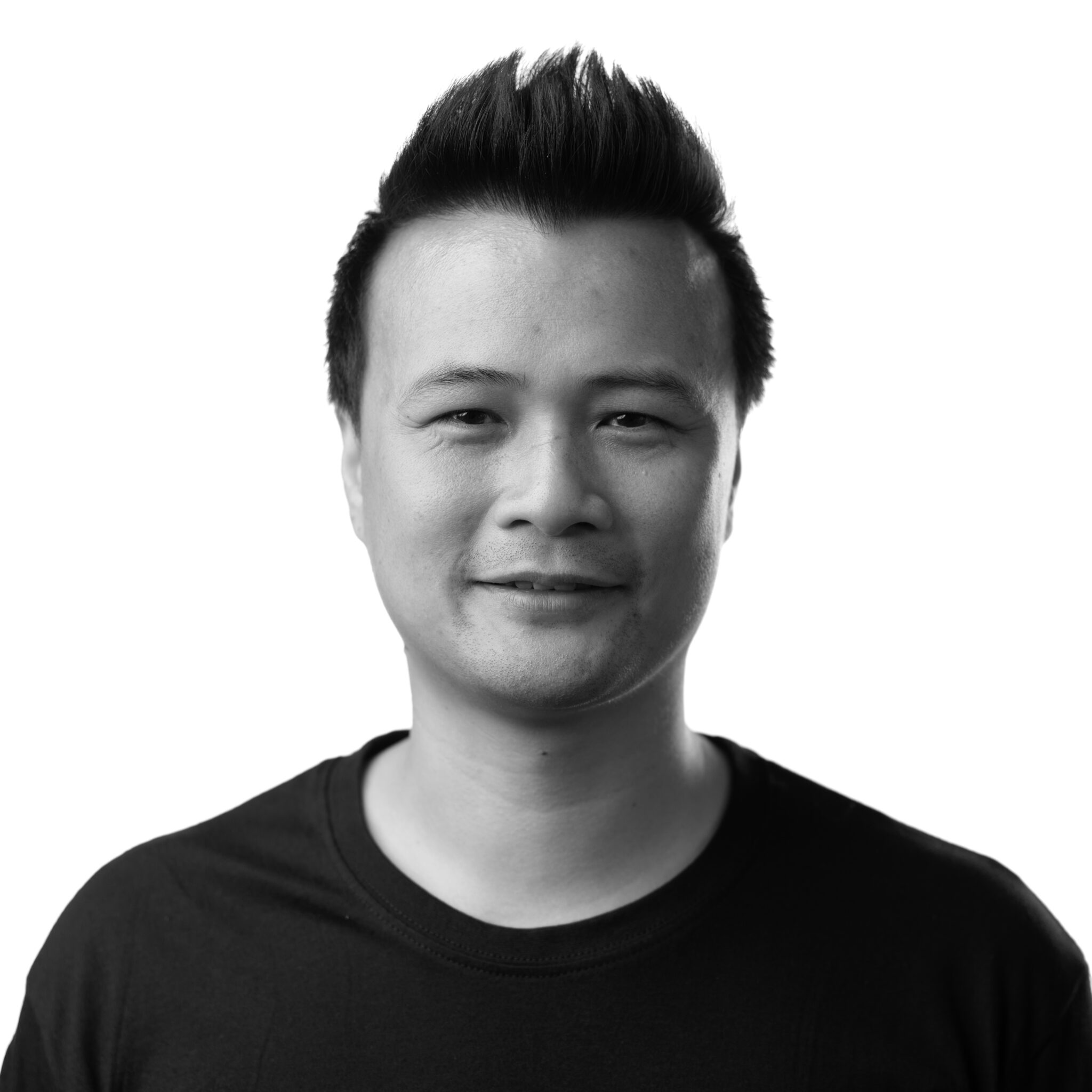 Aasialaistaustainen henkilö mustavalkoisessa kuvassa.