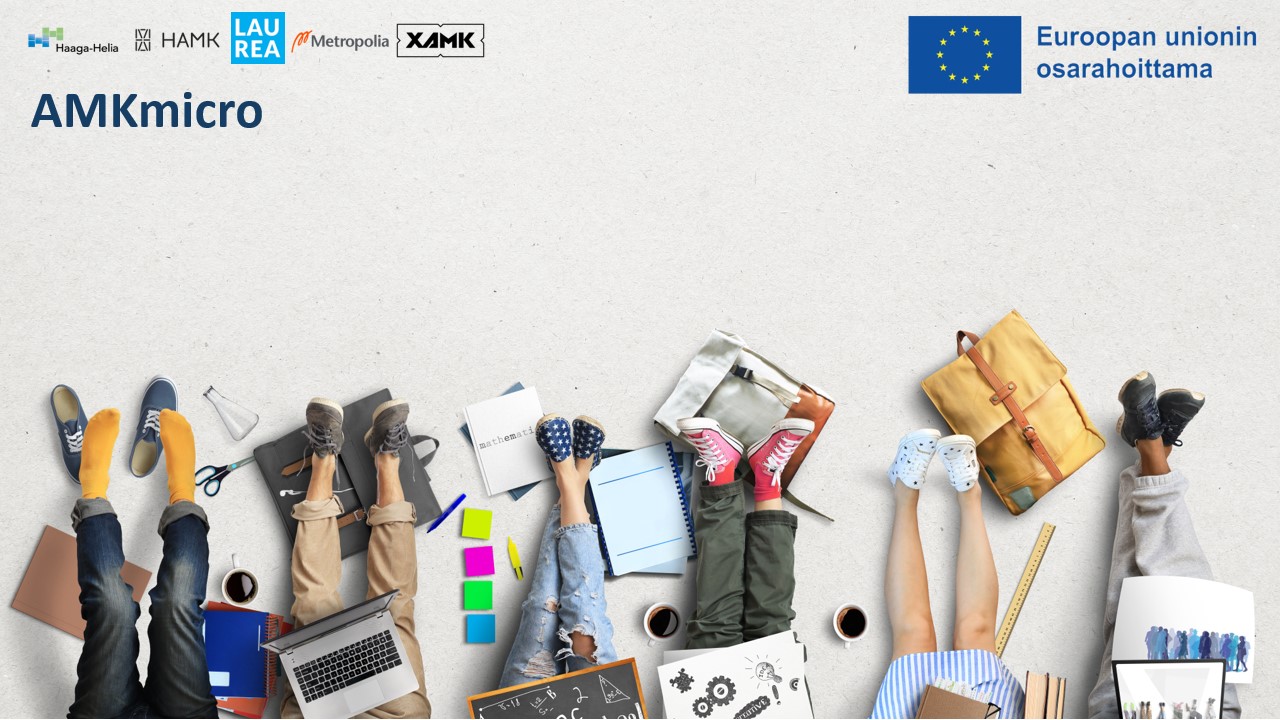 AMKmicro-hankkeen logo jossa on kuuden lattialla vierekkäin istuvan ihmsien jalat