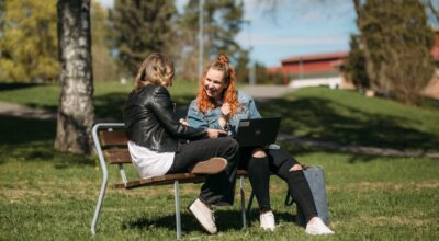 Kansainvälisten ja suomalaisten työntekijöiden ääniä HAMKin kielikaveritoiminnan pilottihankkeesta