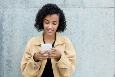 Annie-tukibotti: mikä se on ja uskaltaako sen viestiin vastata?