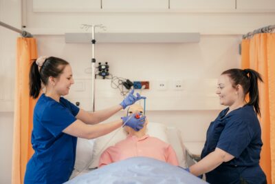 Rohkeus, sinnikkyys, yhteistyö ja oikeanlaiset kumppanit – siitä rakentuu sote-alan yrittäjyys