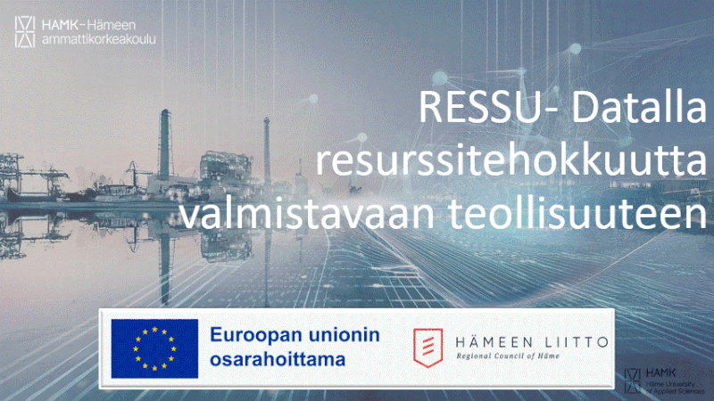 Animoitu grafiikka, jossa näkyy kaupunkikuva teollisuusrakennuksine ja vesistöineen, sekä teksti "RESSU - Datalla resurssitehokkuutta valmistavaan teollisuuteen", Hämeen ammattikorkeakoulun, Euroopan unionin yhteisrahoituksen ja Hämeen Liiton logot.