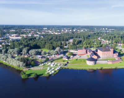 Matkailun seuranta hyödyntäen ulkomaisten puhelinliittyminen paikannusta
